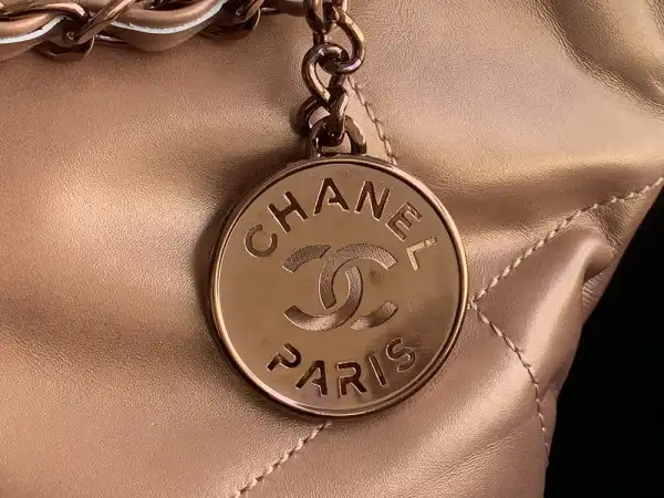 CHANEL 22 SMALL HANDBAG