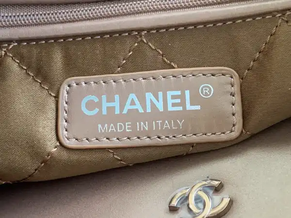 CHANEL 22 SMALL HANDBAG