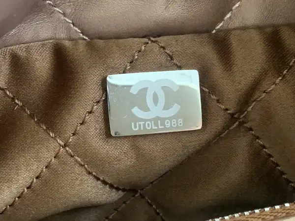 CHANEL 22 SMALL HANDBAG