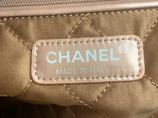 CHANEL 22 HANDBAG