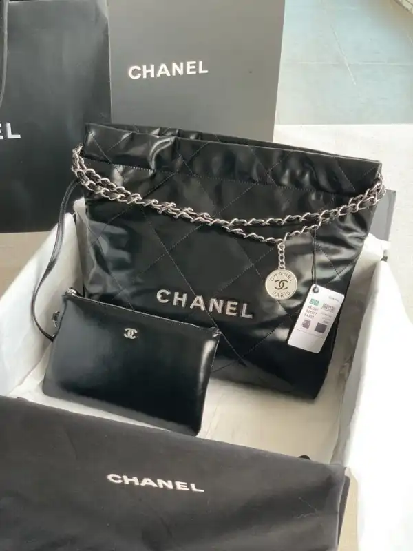 First bag ru CHANEL 22 SMALL HANDBAG