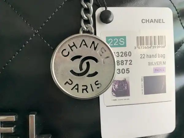 CHANEL 22 SMALL HANDBAG