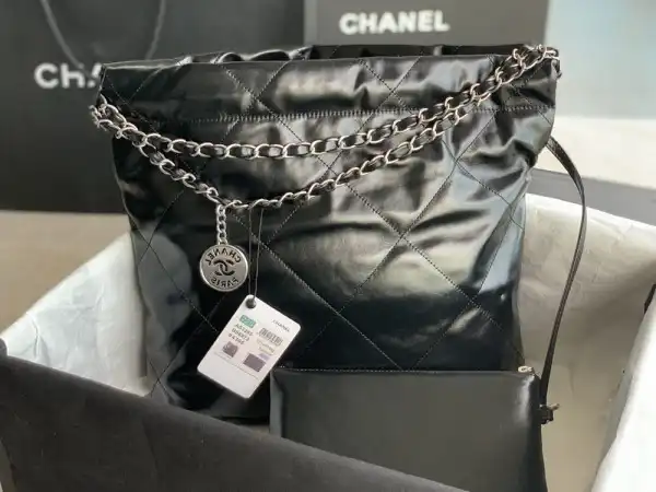 First bag ru CHANEL 22 SMALL HANDBAG