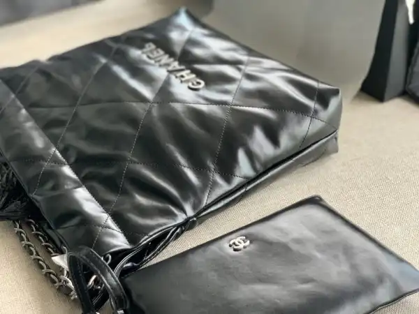 First bag ru CHANEL 22 SMALL HANDBAG