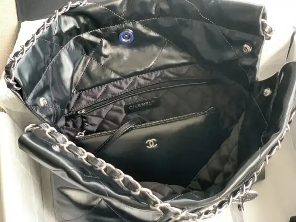 First bag ru CHANEL 22 SMALL HANDBAG