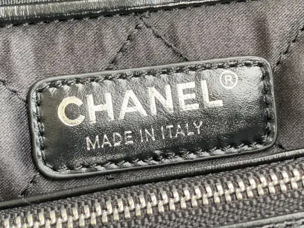 CHANEL 22 SMALL HANDBAG