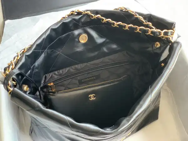 CHANEL 22 SMALL HANDBAG