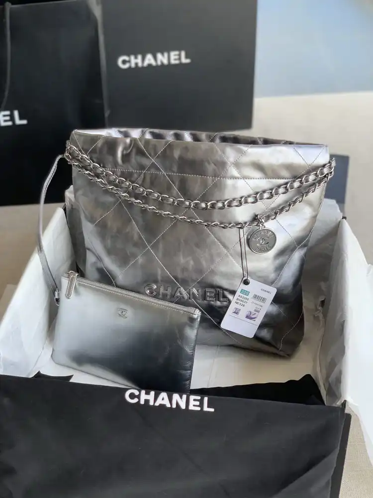 CHANEL 22 SMALL HANDBAG