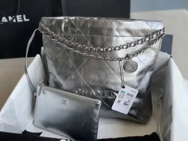 CHANEL 22 SMALL HANDBAG