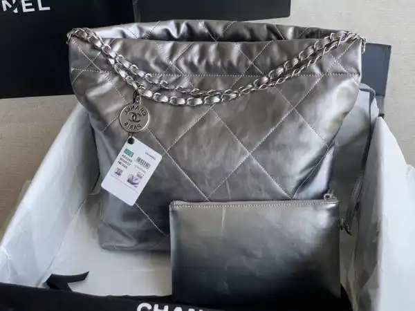 CHANEL 22 SMALL HANDBAG