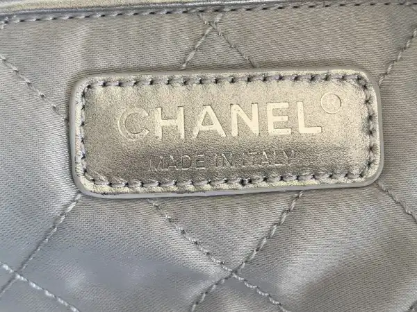 CHANEL 22 SMALL HANDBAG