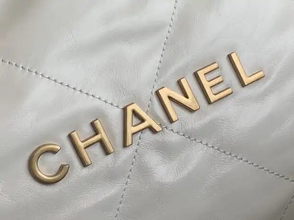 CHANEL 22 SMALL HANDBAG