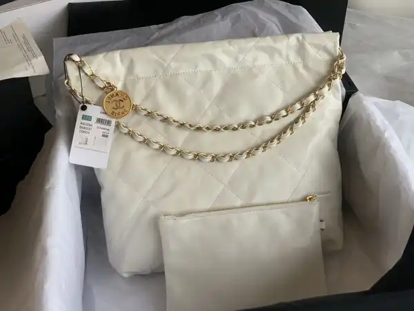 CHANEL 22 SMALL HANDBAG