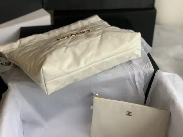 CHANEL 22 SMALL HANDBAG