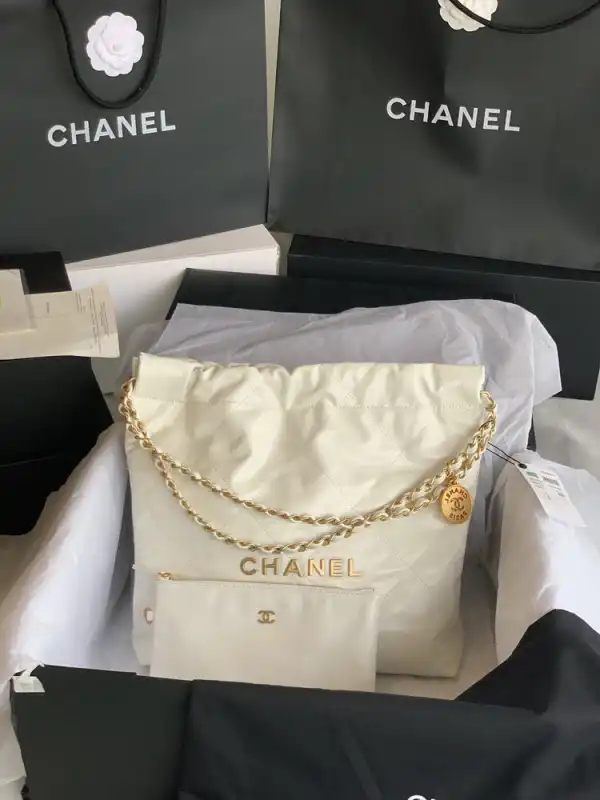 CHANEL 22 SMALL HANDBAG