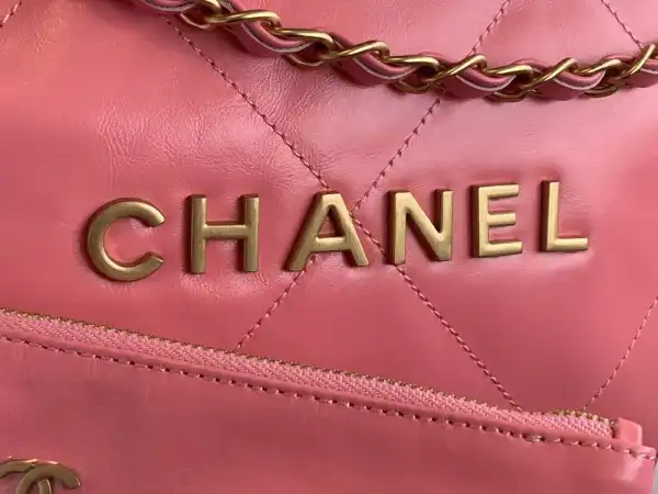 First Bag Ru CHANEL 22 SMALL HANDBAG