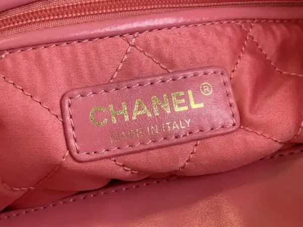 CHANEL 22 SMALL HANDBAG