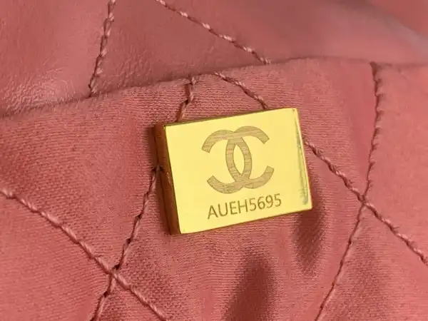 First Bag Ru CHANEL 22 SMALL HANDBAG