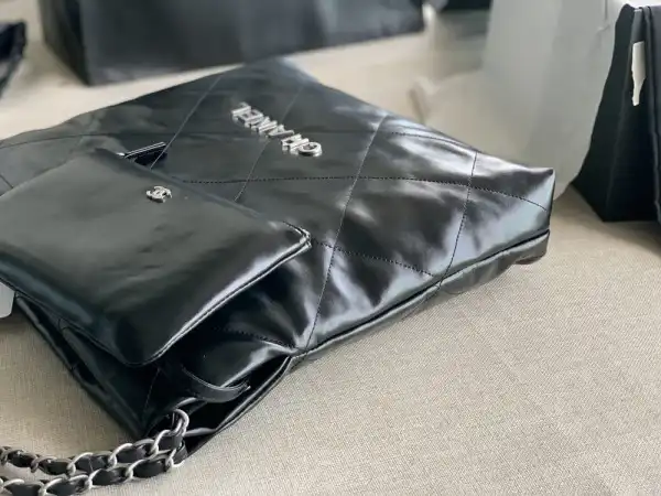 First Bag Ru CHANEL 22 HANDBAG