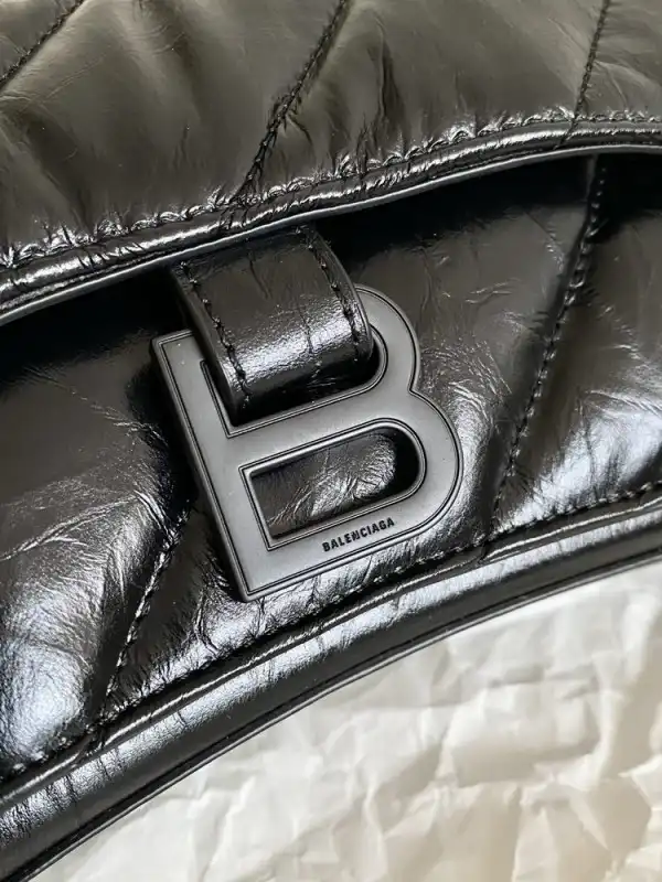 First bag ru BALENCIAGA CRUSH SMALL CHAIN BAG