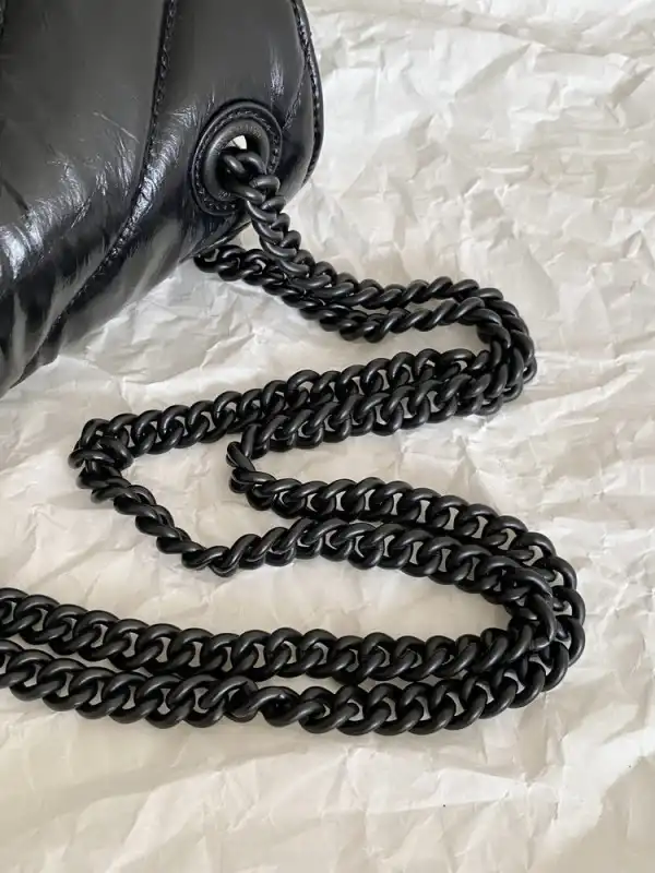 First bag ru BALENCIAGA CRUSH SMALL CHAIN BAG