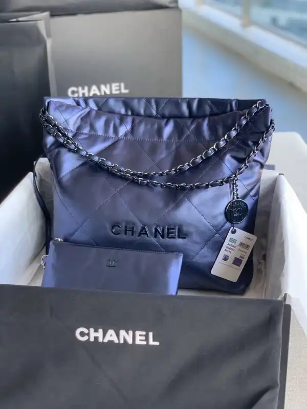 CHANEL 22 SMALL HANDBAG