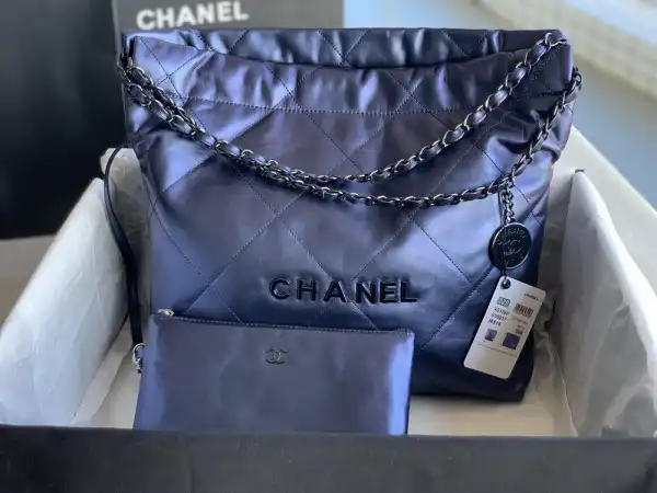 CHANEL 22 SMALL HANDBAG