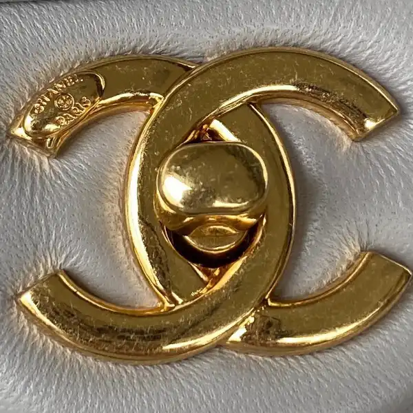 CHANEL SMALL FLAP BAG