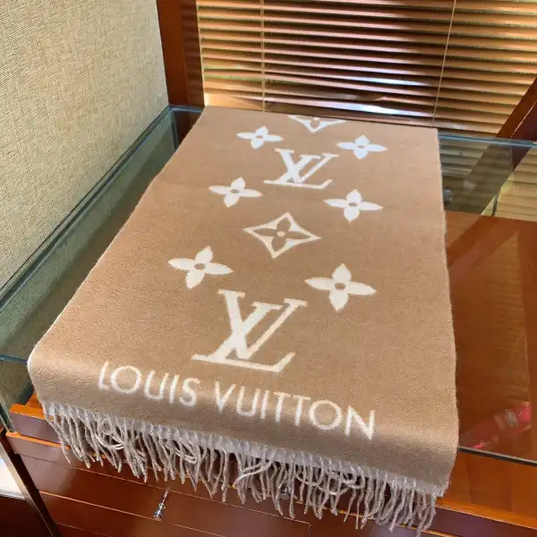 First Bag Ru LOUIS VUITTON REYKJAVIK SCARF