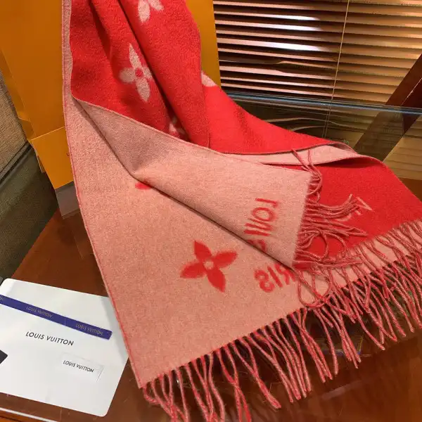 Bagsoffer LOUIS VUITTON REYKJAVIK SCARF