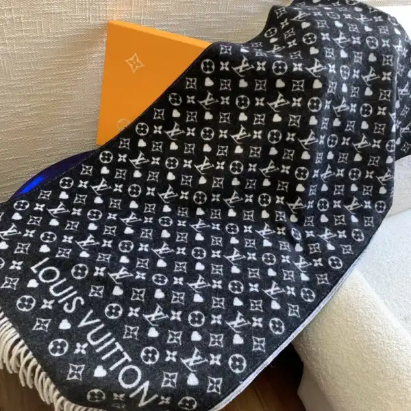 First bag ru LOUIS VUITTON GAME ON SCARF