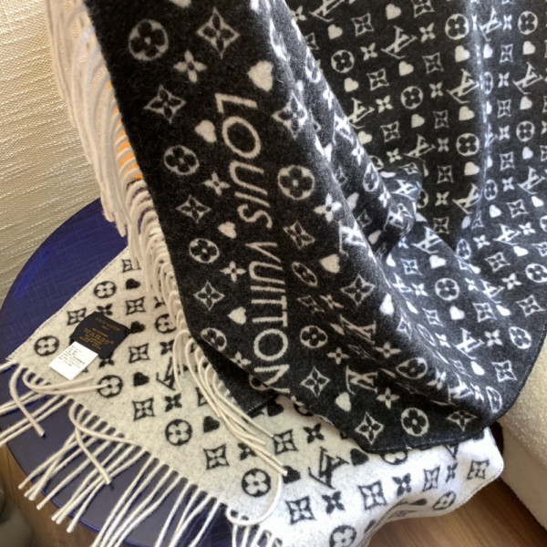 HOT SALE LOUIS VUITTON GAME ON SCARF