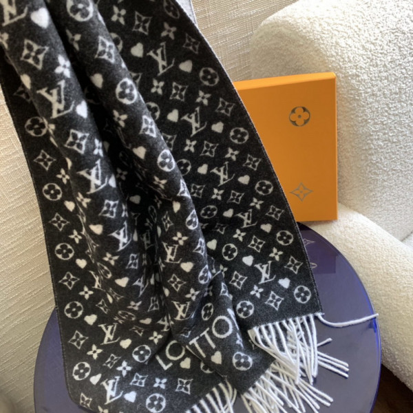 HOT SALE LOUIS VUITTON GAME ON SCARF