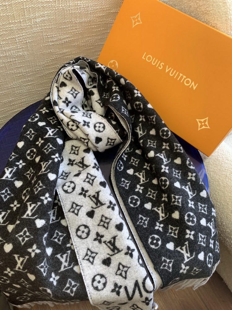 HOT SALE LOUIS VUITTON GAME ON SCARF