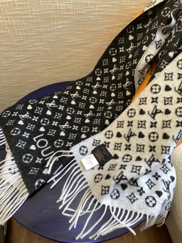 HOT SALE LOUIS VUITTON GAME ON SCARF