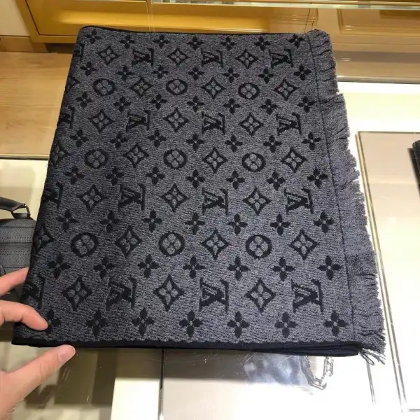 LOUIS VUITTON MONOGRAM CHANELASSIC SCARF