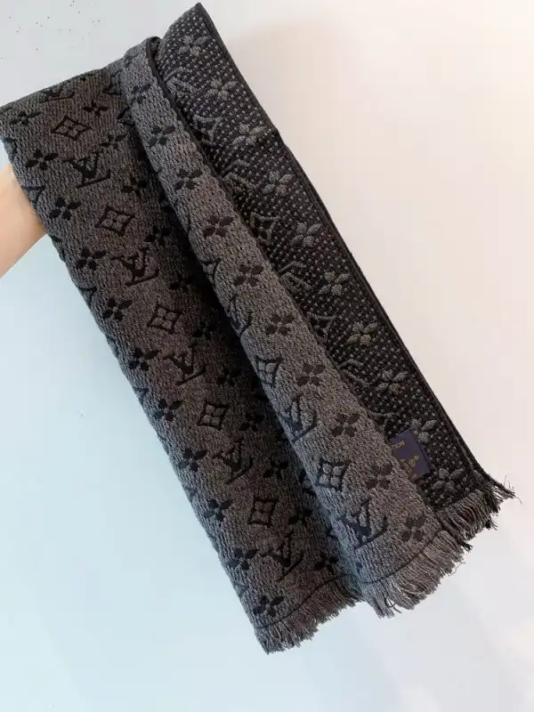 First bag ru LOUIS VUITTON MONOGRAM CHANELASSIC SCARF