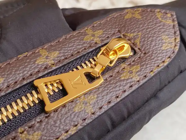 Rep LOUIS VUITTON MAXI BUMBAG