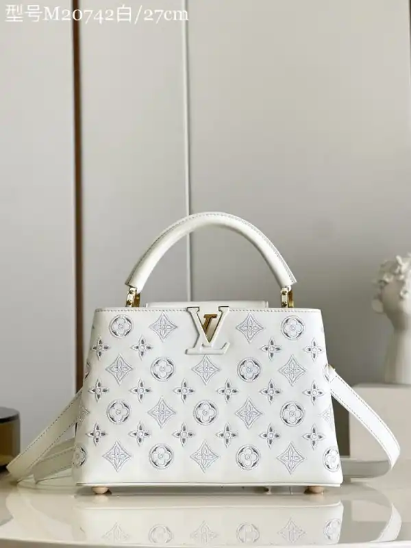 Rep LOUIS VUITTON CAPUCINES BB