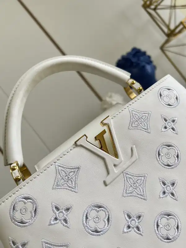 Rep LOUIS VUITTON CAPUCINES BB