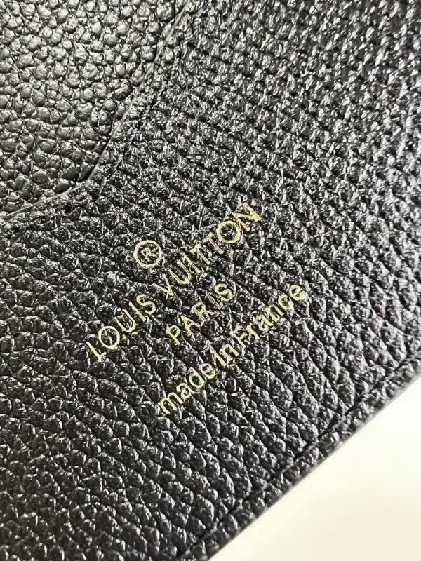 First bag ru Louis Vuitton PASSPORT COVER-10*14*2.5CM