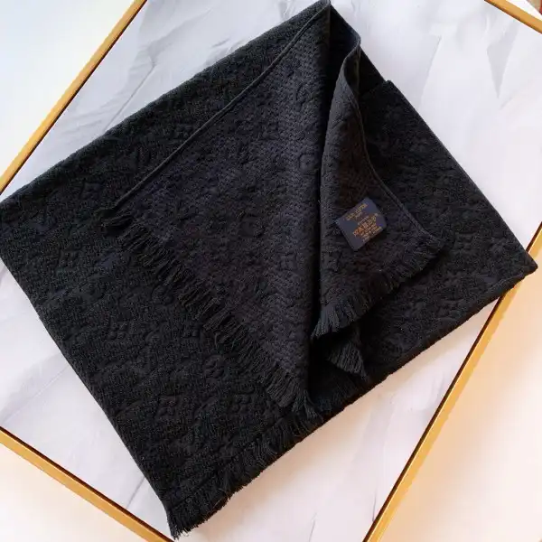 Bagsoffer LOUIS VUITTON MONOGRAM CLASSIC SCARF