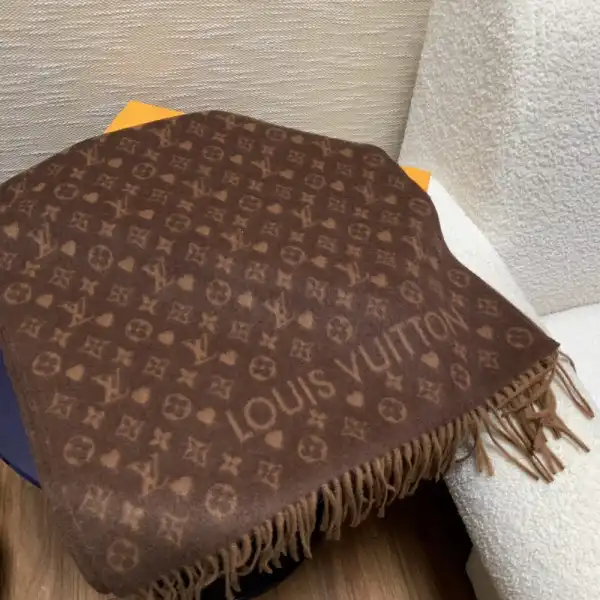 Frstbag ru LOUIS VUITTON GAME ON SCARF