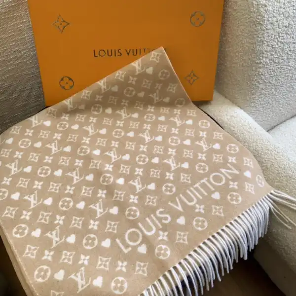 LOUIS VUITTON GAME ON SCARF