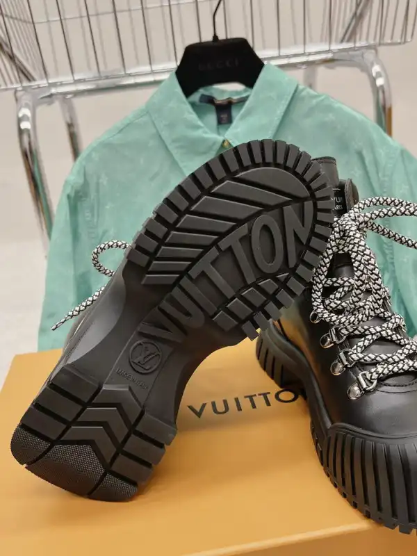 LOUIS VUITTON RUBY FLAT RANGER