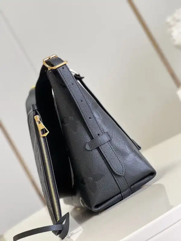 Frstbag ru LOUIS VUITTON CARRYALL PM