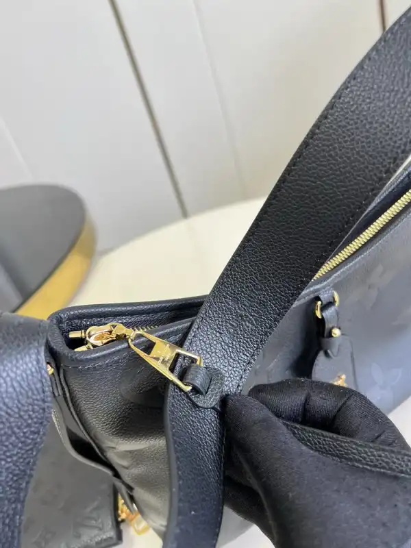 LOUIS VUITTON CARRYALL PM