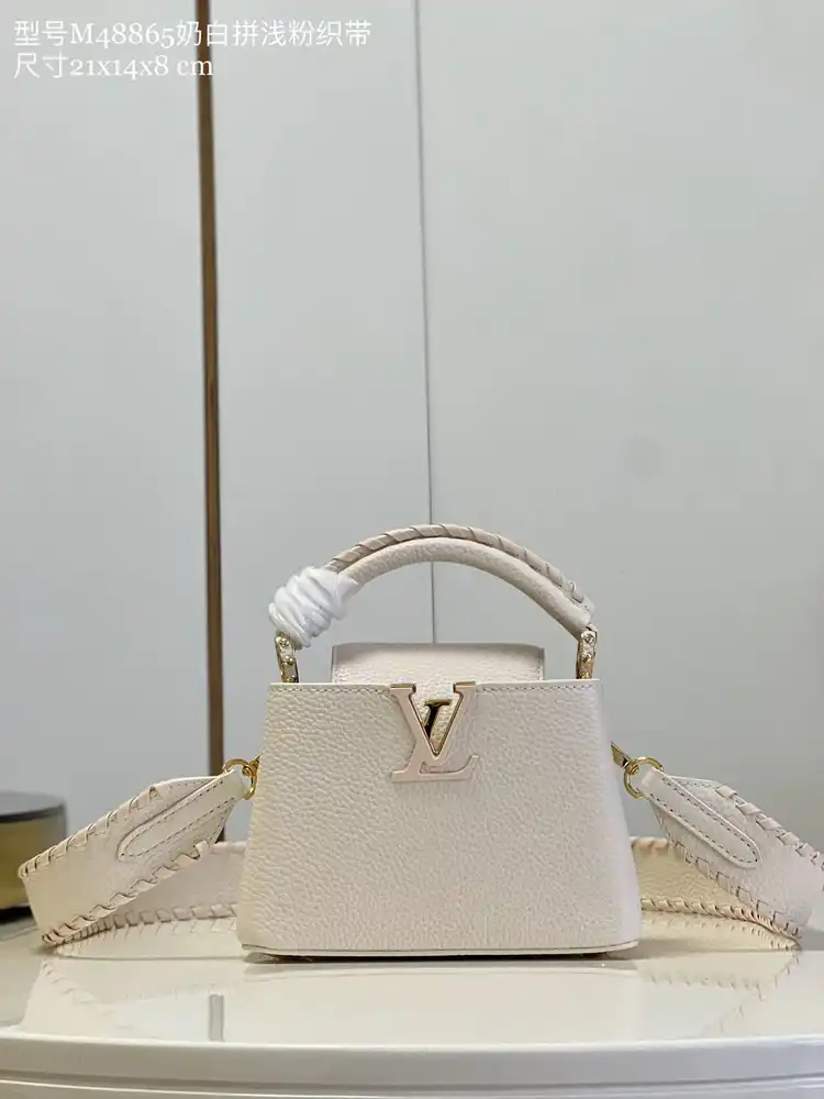 First bag ru LOUIS VUITTON CAPUCINES MINI