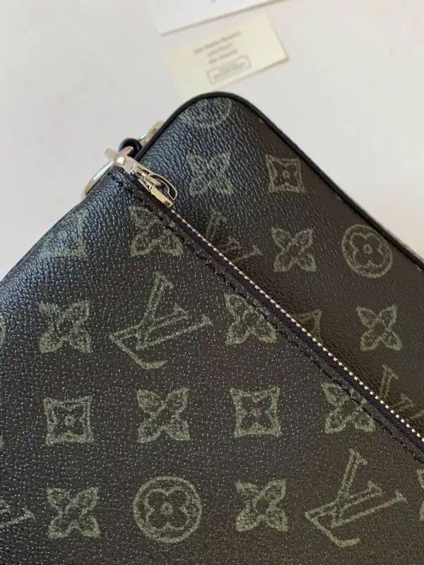 First bag ru LOUIS VUITTON TRIO MESSENGER