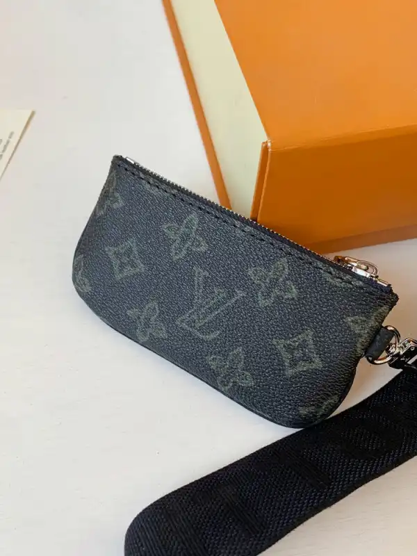 First bag ru LOUIS VUITTON TRIO MESSENGER